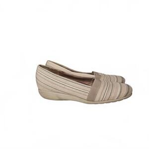 Munro Women's Cream Striped Slip-On Shoes Size 9.5 Wide